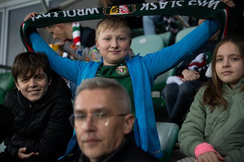 Kibice na meczu Śląska z Widzewem (2 marca 2024) na Tarczyński Arenie